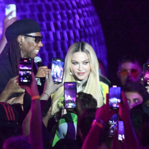 Madonna avec son fils David Banda, sa fille Mercy James, ses jumelles Esther et Stella et Nile Rodgers, en rollers, lors d'une soirée DiscOrama au "Disco Oasis" à New York, le 10 août 2022. 