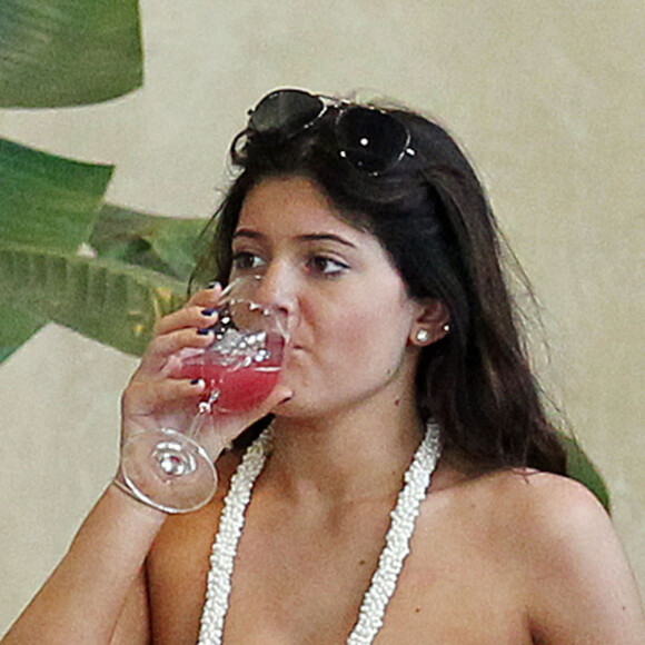 On le sait la santé prend de plus en plus de place au coeurs de préoccupations des Français. Et l'alimentation tient un rôle majeur dans certains changements de quotidien pour une vie plus saine. 
Kylie Jenner à Hawaï