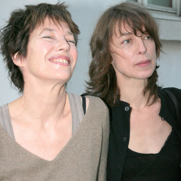 C'est un mystère qu'elle a malheureusement emporté dans la tombe.
Jane birkin avec sa fille Kate Barry - Soirée de lancement des collections hiver de La Redoute à Paris.