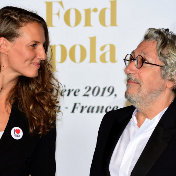 Alain Chabat et sa femme Tiara Comte - Photocall de la soirée de remise de prix du festival Lumière 2019 à Lyon le 18 octobre 2019. © Romain Doucelin / Bestimage  Photocall of the closing ceremony of Lumiere festival in Lyon on october 18th 2019