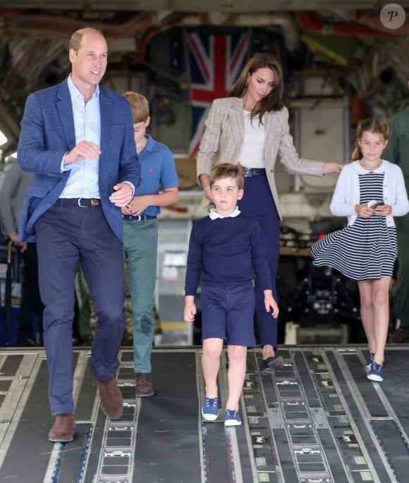 Le prince William, prince de Galles, et Catherine (Kate) Middleton, princesse de Galles, avec leurs enfants le prince George de Galles, et la princesse Charlotte de Galles, lors d'une visite au Royal International Air Tattoo (RIAT) à RAF Fairford, le 14 juillet 2023. 