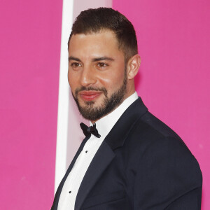 Le corps de l'acteur Marwan Berreni a été retrouvé pendu dans le Rhône.
Marwan Berreni lors du photocall de "Plus Belle La Vie" lors du festival Cannes Series. Cannes. © Denis Guignebourg/Bestimage