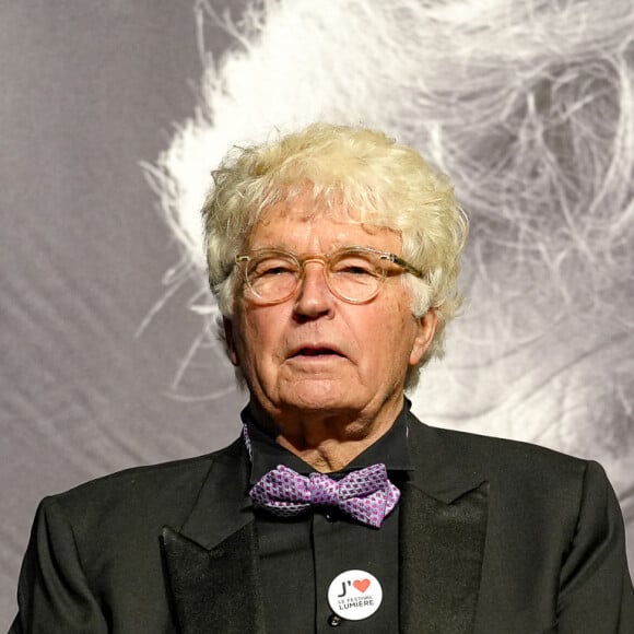 Jean-Jacques Annaud - Photocall de la cérémonie de remise du Prix Lumière à W.Wenders à l'occasion de la 15ème Edition du Festival Lumière de Lyon. Le 20 octobre 2023 © Sandrine Thesillat / Panoramic / Bestimage