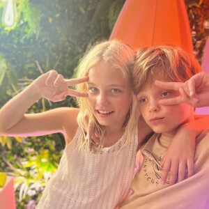 Elodie Gossuin, son mari Bertrand Lacherie et leurs deux paires de jumeaux.