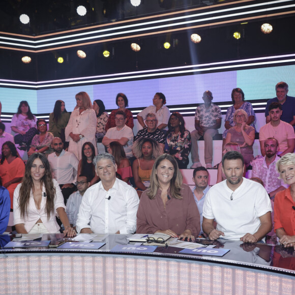 Exclusif - Marion Marimoutou, Delphine Wespiser, Jacques Cardoze, Valérie Benaim, Raymond Aabou, Sophie Davant - Sur le plateau de l'émission TPMP (Touche Pas à Mon Poste) présentée en direct par C.Hanouna et diffusée sur C8 - Paris le 07/09/2023 - © Jack Tribeca / Bestimage