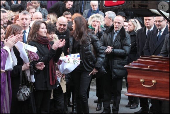 Sa fille Giulia Salvatori, son petit-fils Renato et sa petite fille Lola Vogel - Obsèques d'Annie Girardot en l'église Saint Roch à Paris