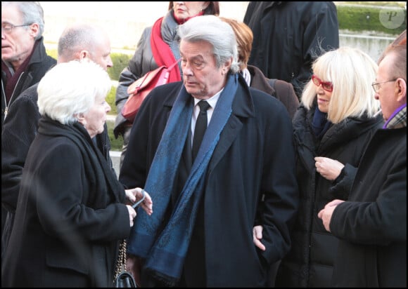 Line Renaud, Alain Delon, Mireille Darc - Obsèques d'Annie Girardot en l'église Saint Roch à Paris