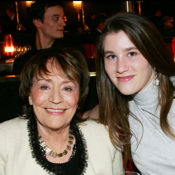 Heureusement, les petits-enfants d'Annie Girardot ont été là jusqu'au bout.
Annie Girardot et sa petite-fille Lola - Cérémonie et soirée 'Globes de Cristal, Art et culture 2007' au Lido de Paris