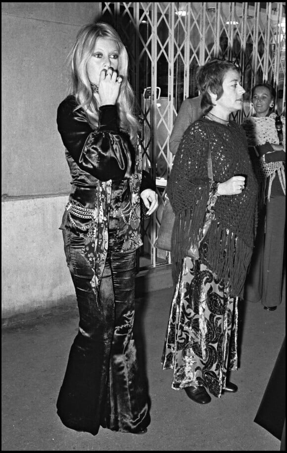 Brigitte Bardot s'était aussi montrée très tendue sur le sujet.
Brigitte Bardot et Annie Girardot.