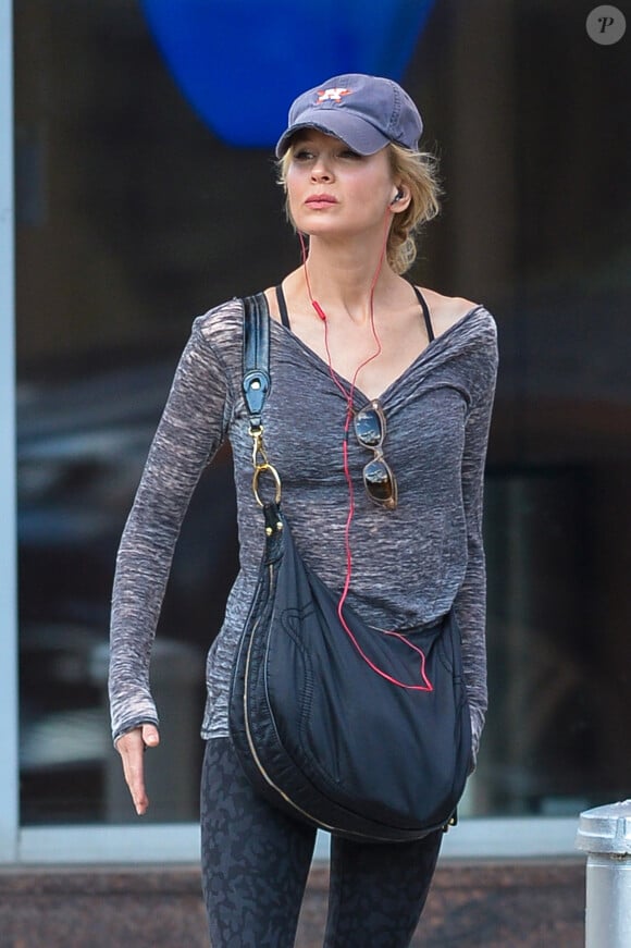Exclusif - Après une journée de promotion-marathon pour le film "Judy", Renée Zellweger va à son cours de gym à New York, le 25 septembre 2019.
