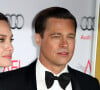 L'ex d'Angelina Jolie doit une somme d'argent considérable à une artiste française
Brad Pitt et son ex-femme Angelina Jolie - Avant-première du film "By the Sea" lors du gala d'ouverture de l'AFI Fest à Hollywood, le 5 novembre 2015. 