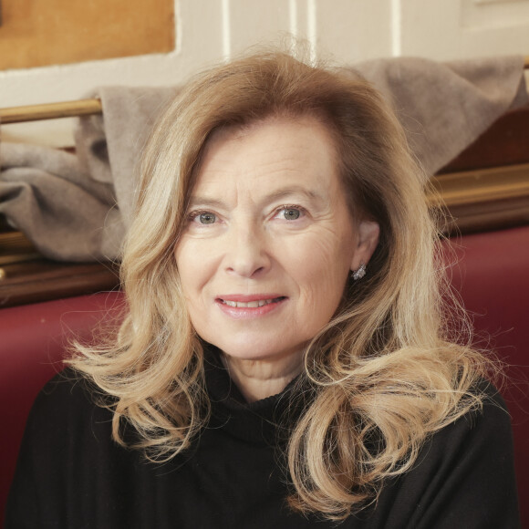 Valérie Trierweiler - C.Mathivat, présidente des "Deux Magots", reçoit pour le nouveau rendez-vous de l'établissement, "Déjeuner Beauvoir" à Paris le 15 décembre 2022. © Jack Tribeca / Bestimage 