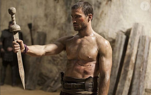 Andy Whitfield dans la série Spartacus : Blood ans Sand