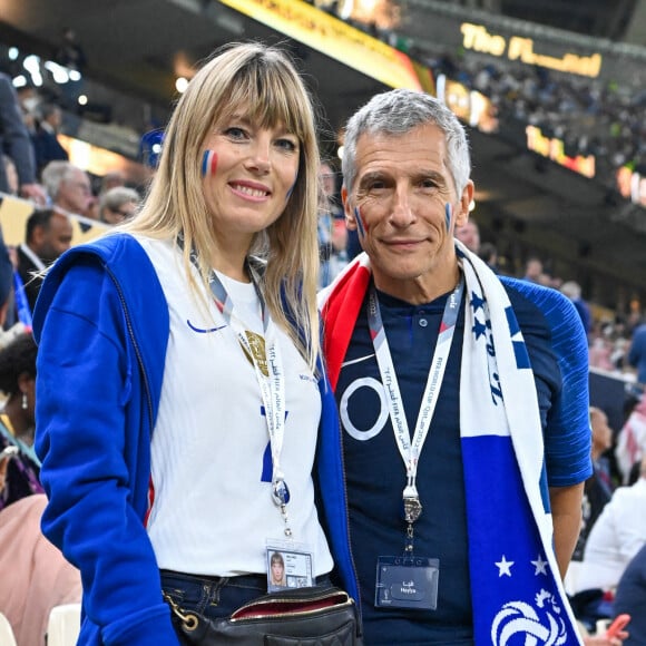 Malgré le stress, Nagui garde un excellent souvenir de son mariage avec Mélanie Page. Et deux ans plus tard, ils ont accueilli leur troisième enfant Adrien, né après Roxane et Annabel.
Nagui et sa femme Mélanie Page dans les tribunes du match "France - Argentine (3-3 - tab 2-4)" en finale de la Coupe du Monde 2022 au Qatar, le 18 décembre 2022. © Philippe Perusseau / Bestimage