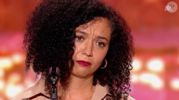 Hélène Ségara, très émue par la prestation du groupe "Les Soignant.e.s", fond en larmes dans "La France a un incroyable talent" sur M6.