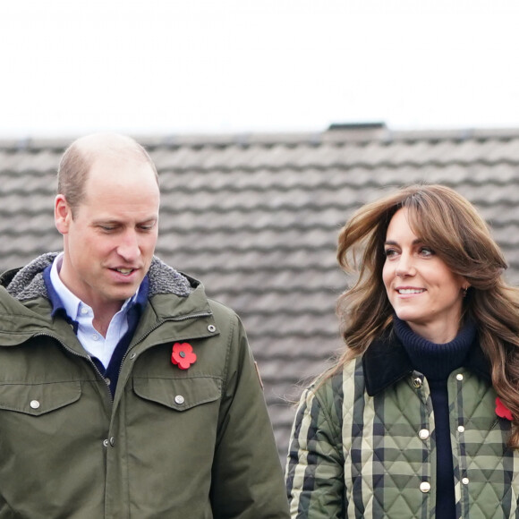 Une compétition qui n'a heureusement pas entamé leur amour !
Le prince William, prince de Galles, et Catherine (Kate) Middleton, princesse de Galles, visitent Outfit Moray, une organisation caritative primée à Moray (Ecosse), le 2 novembre 2023. Connus sous le nom de duc et duchesse de Rothesay lorsqu'ils sont en Écosse, visitent cet organisme qui propose des programmes d'apprentissage en plein air et d'activités d'aventure qui changent la vie des jeunes de Moray, en Écosse. 