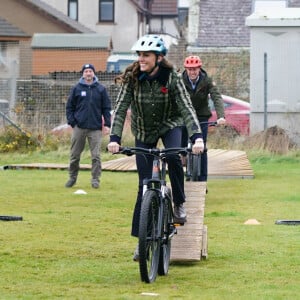 Le prince William, prince de Galles, et Catherine (Kate) Middleton, princesse de Galles, visitent Outfit Moray, une organisation caritative primée à Moray (Ecosse), le 2 novembre 2023. Connus sous le nom de duc et duchesse de Rothesay lorsqu'ils sont en Écosse, visitent cet organisme qui propose des programmes d'apprentissage en plein air et d'activités d'aventure qui changent la vie des jeunes de Moray, en Écosse. 