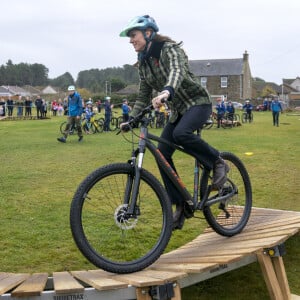 Le prince William, prince de Galles, et Catherine (Kate) Middleton, princesse de Galles, visitent Outfit Moray, une organisation caritative primée à Moray (Ecosse), le 2 novembre 2023. Connus sous le nom de duc et duchesse de Rothesay lorsqu'ils sont en Écosse, visitent cet organisme qui propose des programmes d'apprentissage en plein air et d'activités d'aventure qui changent la vie des jeunes de Moray, en Écosse. 