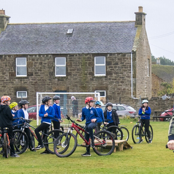Le prince William, prince de Galles, et Catherine (Kate) Middleton, princesse de Galles, visitent Outfit Moray, une organisation caritative primée à Moray (Ecosse), le 2 novembre 2023. Connus sous le nom de duc et duchesse de Rothesay lorsqu'ils sont en Écosse, visitent cet organisme qui propose des programmes d'apprentissage en plein air et d'activités d'aventure qui changent la vie des jeunes de Moray, en Écosse. 