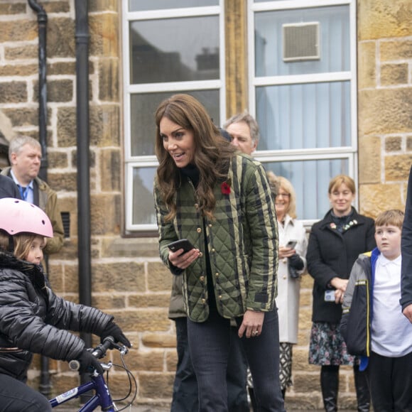 Le prince William, prince de Galles, et Catherine (Kate) Middleton, princesse de Galles, visitent Outfit Moray, une organisation caritative primée à Moray (Ecosse), le 2 novembre 2023. Connus sous le nom de duc et duchesse de Rothesay lorsqu'ils sont en Écosse, visitent cet organisme qui propose des programmes d'apprentissage en plein air et d'activités d'aventure qui changent la vie des jeunes de Moray, en Écosse. 