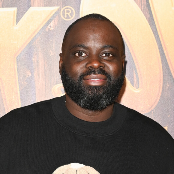 Issa Doumbia est un comédien, humoriste et animateur français présent dans le paysage audiovisuel.
Issa Doumbia - Première du film Astérix et Obélix "L'Empire du Milieu" au cinéma Le Grand Rex à Paris. © Coadic Guirec/Bestimage