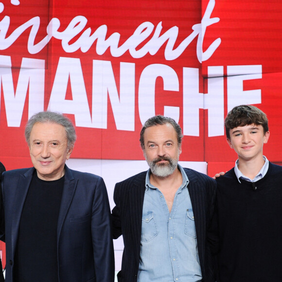 Exclusif - Cyril Feraud, Michel Drucker, Patrick Mille, Léo Campion et Viktor Vincent - Enregistrement de l'émission Vivement dimanche au studio Gabriel, présentée par M.Drucker et diffusée sur France 3 le 05 novembre 2023. © Guillaume Gaffiot / Bestimage