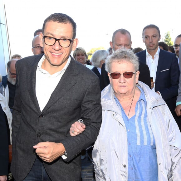 L'heure est aux confidences pour Dany Boon
Dany Boon et sa mère Danièle Hamidou-Ducatel - Un an après l'ouverture, le centre culturel de Lesquin a été rebaptisé "Centre culturel Dany Boon", en présence du comédien à Lesquin près de Lille.