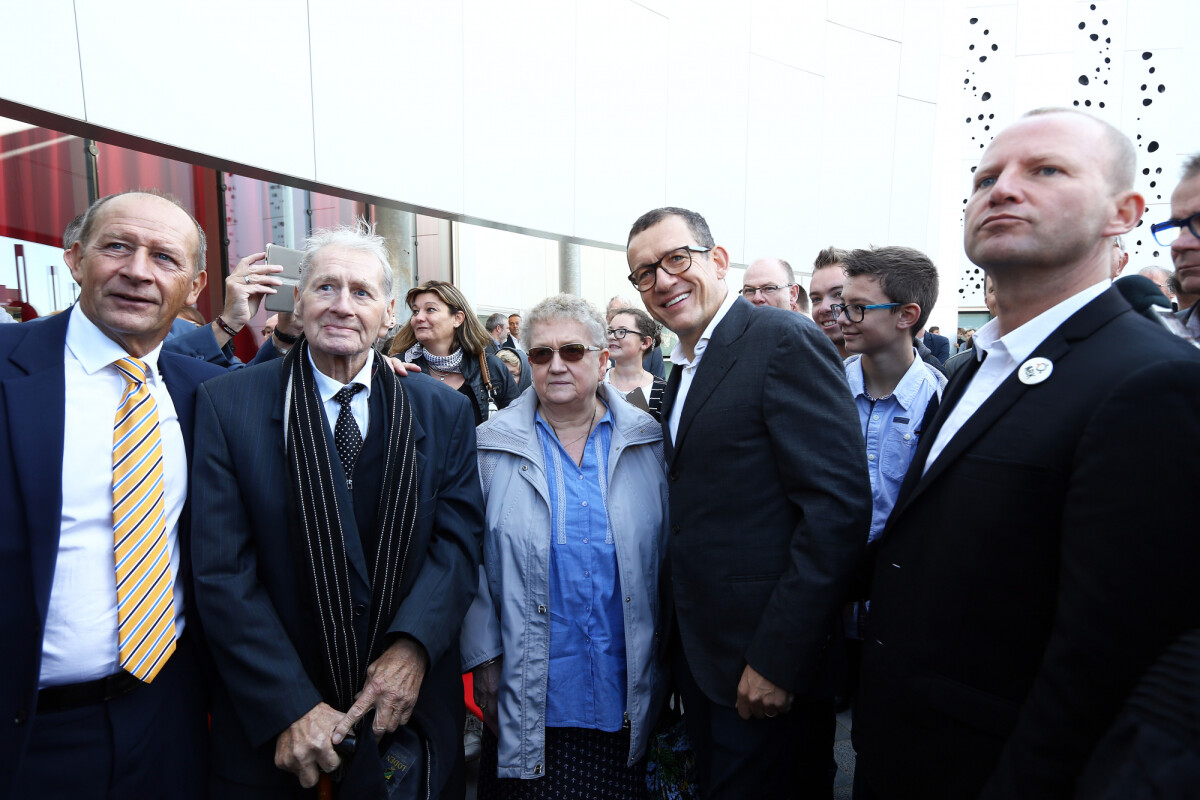 Photo Dany Boon sa mère Danièle Hamidou Ducatel et le maire de Lesquin Dany Wattebled a