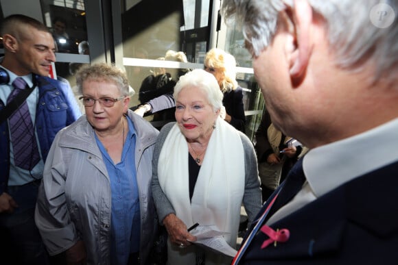 Line Renaud et Daniele Hamidou Ducatel, la mère de Dany Boon - Inauguration de la galerie du cinéma "Les Lumières" à Armentières. Le 15 octobre 2016