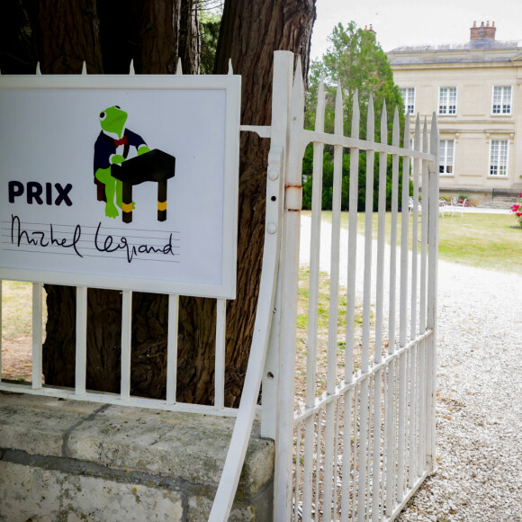 et d'y organiser chaque année le prix Michel Legrand, qui récompense des compositeurs.
Exclusif - Illustration - 3ème édition du Prix Michel Legrand au domaine de la Mothe près de Montargis (Loiret) le 18 juin 2023. © Jacques Tribeca/Bestimage 