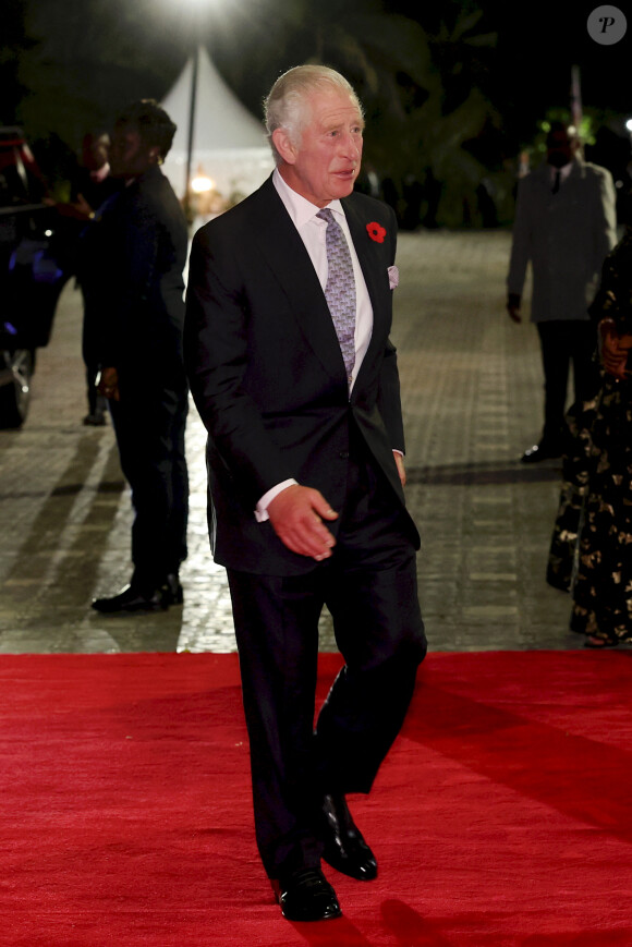 "Il s'agit d'un homme de 25 ans qui s'est comporté de manière immature, imprudente et stupide. [...] C'était une nuisance, rien de plus", a indiqué l'avocate de la défense
Le roi Charles III d'Angleterre et Camilla Parker Bowles, reine consort d'Angleterre, reçus par le président du Kenya, le Dr William Ruto, à un banquet d'État à Nairobi, le 31 octobre 2023. Le couple royal britannique effectue un voyage officiel au Kenya de quatre jours. 