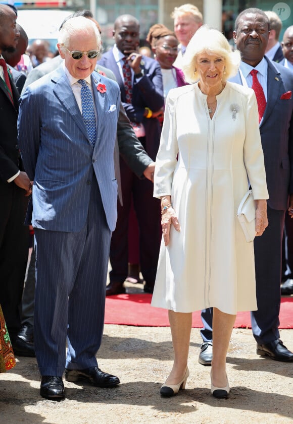 "Il a eu 7 semaines pour réfléchir au comportement qui l'a conduit à son incarcération"
Le roi Charles III d'Angleterre et Camilla Parker Bowles, reine consort d'Angleterre, visitent la bibliothèque Eastlands à Nairobi lors de leur voyage officiel au Kenya, le 31 octobre 2023. 