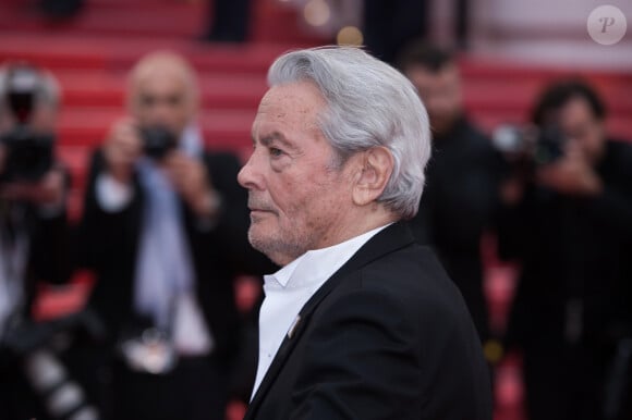 Il fête ce 8 novembre ses 88 ans 
Alain Delon - Montée des marches du film "A Hidden Life" lors du 72ème Festival International du Film de Cannes. Le 19 mai 2019