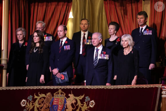 Kate Middleton, le prince William, le roi Charles III et Camilla Parker Bowles, la princesse Anne - La famille royale assiste au Royal British Legion Festival of Remembrance au Royal Albert Hall à Londres le 11 novembre 2023.