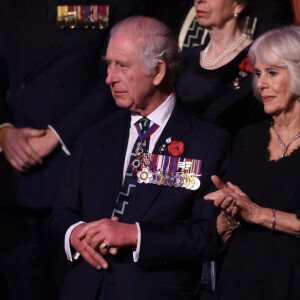 Ce jour-là le peuple britannique rend hommage à la contribution des militaires et civils britanniques et du Commonwealth aux deux guerres mondiales et aux conflits ultérieurs.
Le roi Charles III d'Angleterre et Camilla Parker Bowles - La famille royale assiste au Royal British Legion Festival of Remembrance au Royal Albert Hall à Londres le 11 novembre 2023.
