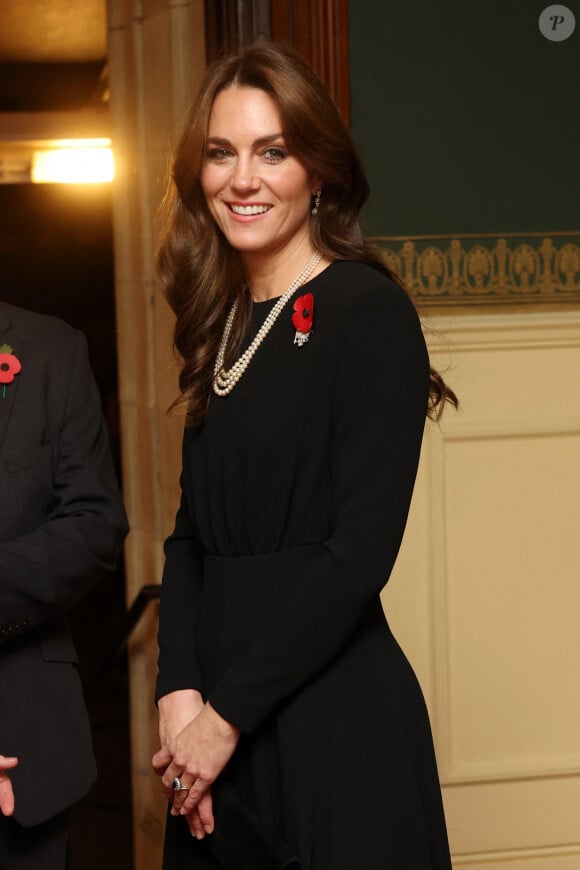 Pour venir applaudir le Festival du souvenir, Kate Middleton s'était mise sur son trente-et-un et avait changé de style capillaire.
Catherine Kate Middleton, princesse de Galles - La famille royale assiste au Royal British Legion Festival of Remembrance au Royal Albert Hall à Londres le 11 novembre 2023.