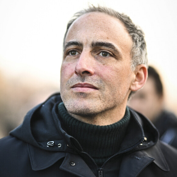 Raphael Glucksmann (Député Européen) - Les politiques lors de la manifestation de soutien au peuple ukrainien, place de la République à Paris, suite à l'entrée en guerre de la Russie envers l'Ukraine, le 5 mars 2022.