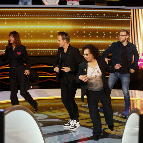 Exclusif - Cyril Féraud, Nicole Ferroni, Jean-Philippe "Jeanfi" Janssens prennent des cours de danse par deux anciennes claudettes - Enregistrement de l'émission "100% Logique", présentée par C.Féraud et diffusée le 11 novembre sur France 2 © Christophe Clovis / Bestimage
