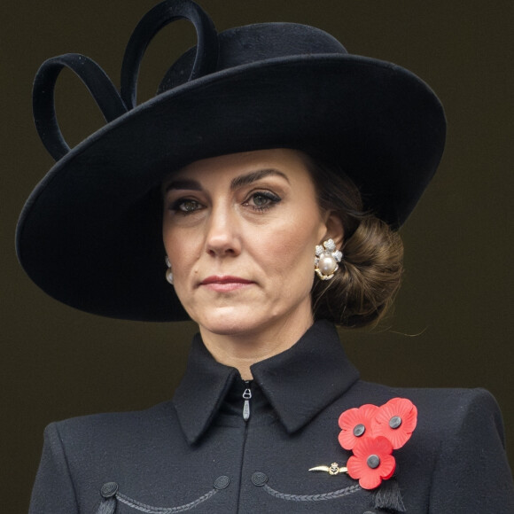 Elle n'a pas une minute à elle... mais il va bien falloir prendre le temps de se plonger dans la lecture.
Kate Middleton - La famille royale honore les disparus des deux guerres mondiales lors de la cérémonie Remembrance Sunday (Dimanche du souvenir) au Cénotaphe à Londres.