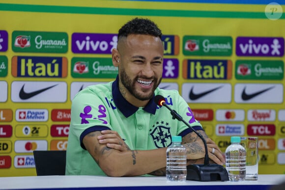 Neymar est devenu papa d'une fille, Mavie. Trois semaine plus tard, il se séparait de la maman Bruna Biancardi, qu'il aurait trompée plus de 92 fois.
Neymar Jr. conférence de presse à Belem, le 7 septembre 2023.