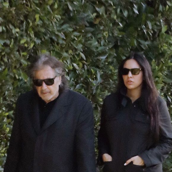 Al Pacino et Noor Alfallah ont eu un garçon ensemble, né au mois de juin. Mais depuis, les tensions ont été telles au sein du couple que les parents ont décidé de se séparer...
Exclusif - Al Pacino et sa compagne Noor Alfallah se promènent à Los Angeles, le 11 avril 2023. 