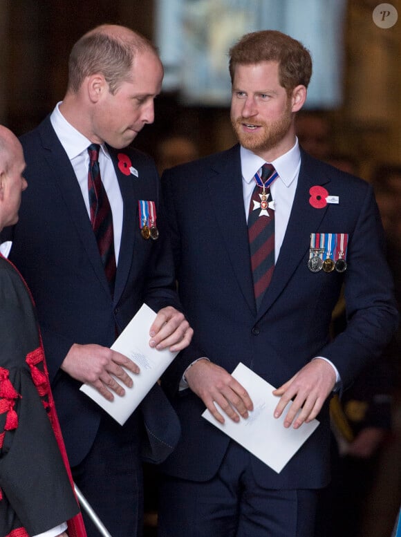 Le prince William, quant à lui, lui a fait une déclaration sur Instagram. 
Le prince William, duc de Cambridge, et le prince Harry lors de la cérémonie commémorative de l'ANZAC Day à l'abbaye de Westminster à Londres. Le 25 avril 2018
