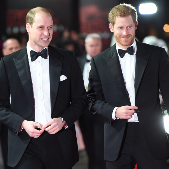 Le prince William, duc de Cambridge et le prince Harry lors de la premiere de Star Wars, épisode VIII : Les Derniers Jedi au Royal Albert Hall à Londres le 12 décembre 2017. 