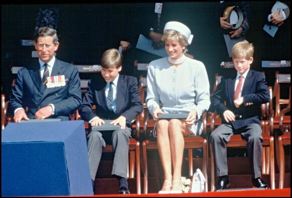 Le prince Charles, les princes William et Harry et Lady Diana - 50 ans de la victoire des Alliés 