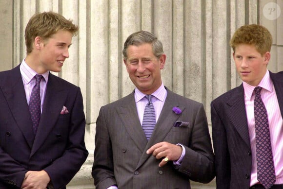 Prince William, prince Charles et prince Harry - Buckingham Palace à Londres 