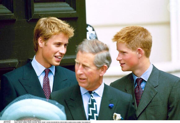 Va-t-on enfin assister à une réconciliation ? 
Prince Charles, prince William et Prince Harry - 101ème anniversaire de Queen Mum
