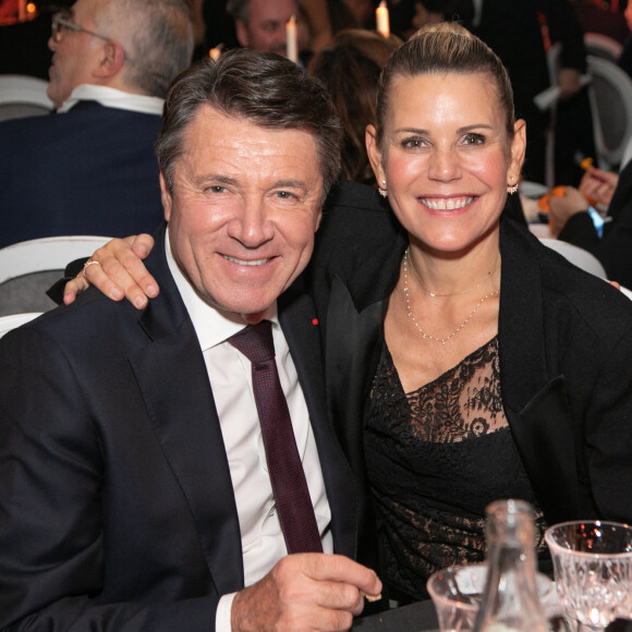 Laura Tenoudji était très chic dentelle ce lundi dans un ensemble noir,  avec Christian Estrosi.
Exclusif - Christian Estrosi et sa femme Laura Tenoudji Estrosi photographiés lors du gala des cinq ans d'existence de l'Institut Rafaël au Pavillon d'Armenonville, Paris, France. © Erez Lichtfeld / Bestimage 