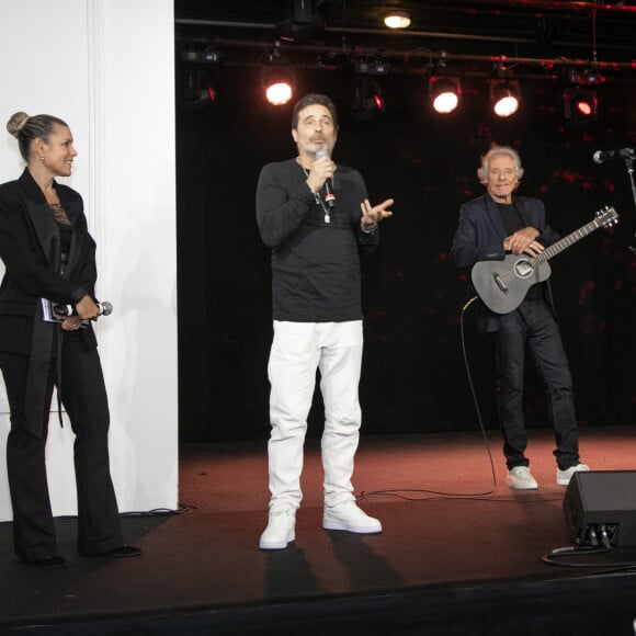 Exclusif - Laura Tenoudji Estrosi, Richard Orlinsky, le guitariste Francois Bernheim et l 'humoriste Sandrine Sarroche photographiés lors du gala des 5 ans d'existence de l'Institut Rafaël au Pavillon d'Armenonville, Paris, France, 13 novembre 2023 © Erez Lichtfeld / Bestimage 