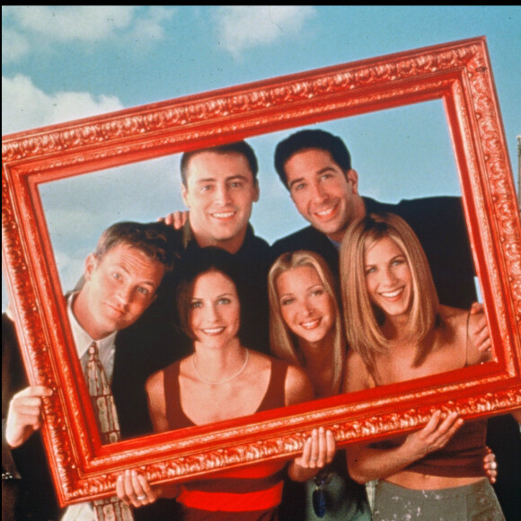Photo promotionnelle de la série Friends avec Matthew Perry, Matt LeBlanc, David Schwimmer, Courteney Cox, Jennifer Aniston et Lisa Kudrow