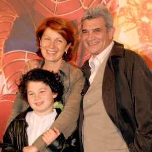 Véronique Genest, son mari Meyer Bokobza et leur fils Sam pour la première du fils "Spiderman 2" à Paris.